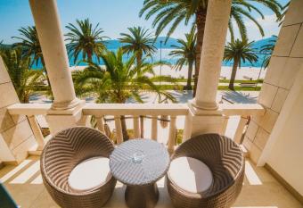 Hotel Astoria has Balcony rooms