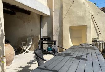 Magnifique maison c  ur de village climatis  e has Balcony rooms