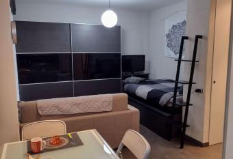 Appartamento MaMa Monolocale terrazzo vista mare has Balcony rooms