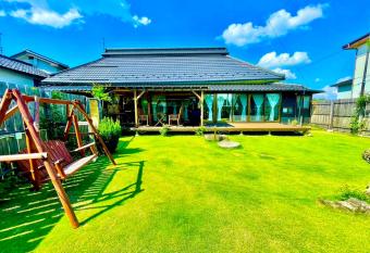                         vintagehouse1925Bali    allows 18 year olds to book a room