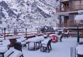 MountScape Retreat has Balcony rooms