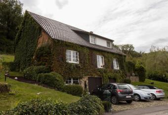 Chez Huguette allows 18 year olds to book a room