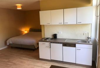 t Schooltje allows 18 year olds to book a room