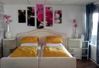MSK Logies & Ontbijt allows 18 year olds to book a room
