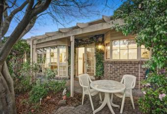 Beautiful Parkview Luxury Four 4 Bedrooms House allows 18 year olds to book a room