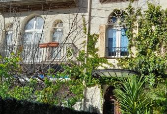 Grand T2 Am  lie allows 18 year olds to book a room