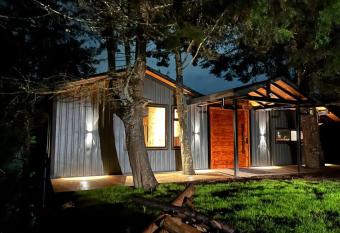 Great Luxury Cabin close to MDE Int Airport. has Balcony rooms