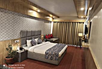 Hotel Sunnpark Resorts has rooms with a private hot tub