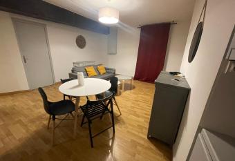 Appart sympa allows 18 year olds to book a room