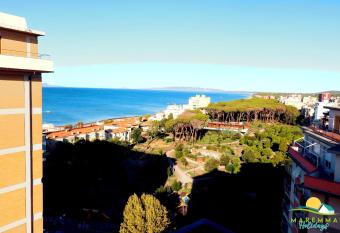 Maremma Holidays : Manzoni 45/bis allows 18 year olds to book a room