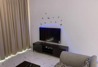 Lovely 2 bed room flat with pool and sea view has Balcony rooms