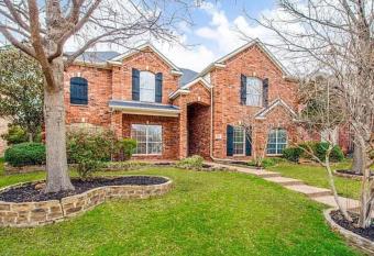 Minutes from the Stars has rooms with a private hot tub