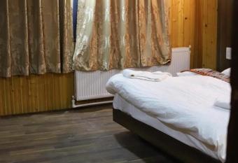 hantai allows 18 year olds to book a room