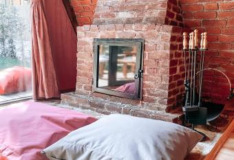 Loca Sapanca Bungalov allows 18 year olds to book a room