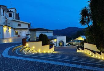 Il maniero dei Cesari has Balcony rooms