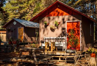 Caba  itas del Bosque-Tiny Houses allows 18 year olds to book a room