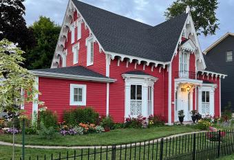 The Red House Fredericton has rooms with a private hot tub