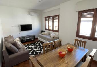 Departamento c  ntrico y espacioso en R  o Cuarto. has Balcony rooms