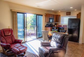 Shaman's Den - Aptly decorated space w/a view has Balcony rooms