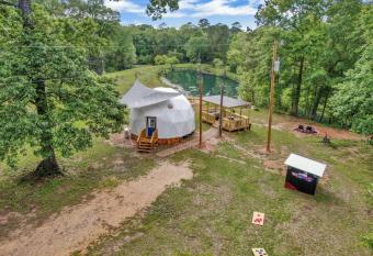 Private Luxury Glamping Geo Dome W Hot Tub has rooms with a private hot tub