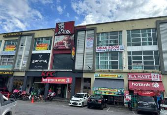 SPOT ON 90777 Aiman Room allows 18 year olds to book a room