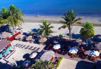 Smugglers Cove Beach Resort & Hotel has Balcony rooms