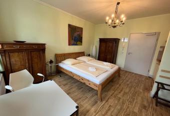 Ferienwohnung - Schweriner Altstadt - FeWo 3 allows 18 year olds to book a room