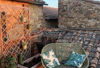 La tua casa nel Chianti has Balcony rooms