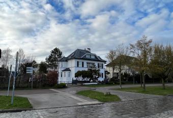 Villa Altstadt Westhafen has Balcony rooms
