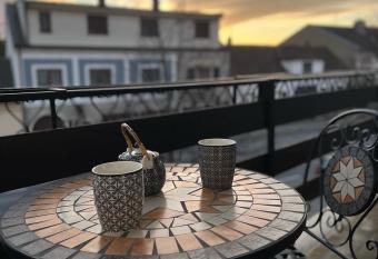 Room No 5 Doppelzimmer mit Balkon has Balcony rooms