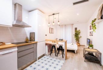 Casa Pilarica Casco Antiguo allows 18 year olds to book a room