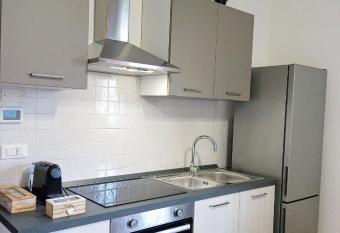 Mi casa es tu casa allows 18 year olds to book a room