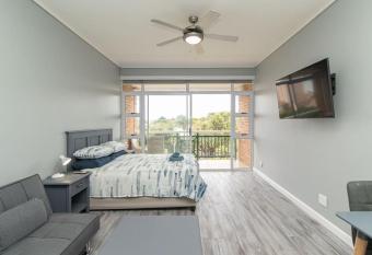 256 @ Brookes s has Balcony rooms