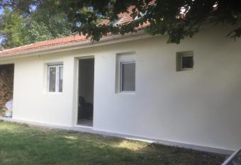 Studio indepandant allows 18 year olds to book a room