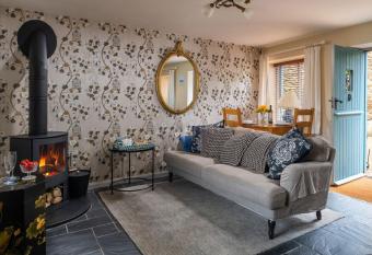 Puffin Cottage allows 18 year olds to book a room