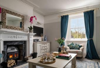 Kittiwake House has rooms with a private hot tub