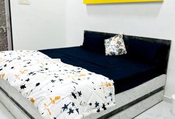 BRG Budget Home Stay has Balcony rooms