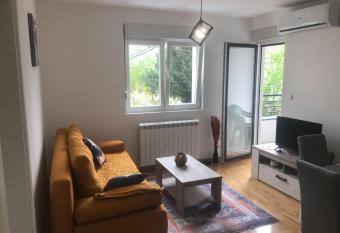 1BR Airport Accommodation allows 18 year olds to book a room