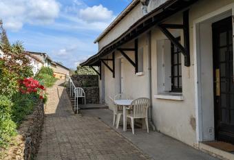 Au chalet d Illiers Combray, grand jardin arbor   allows 18 year olds to book a room