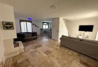 Maison spa, jacuzzi sauna allows 18 year olds to book a room