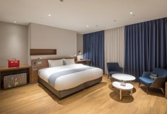 Ibis Ambassador Suwon allows 18 year olds to book a room