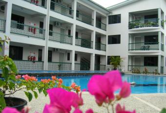 Hexagon International Hotel, Villas & Spa allows 18 year olds to book a room