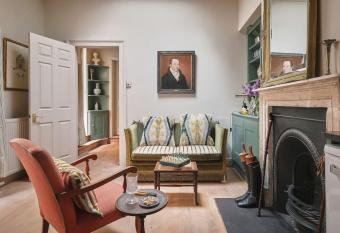 Bath s Most Illustrious Address - Garden Apartment has Balcony rooms