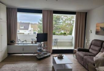 Scharbeutz, 1 Raum Fewo mit sonnigem Balkon, ruhig und zentral allows 18 year olds to book a room