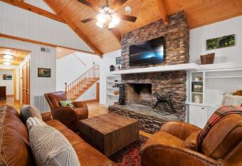 Golf Cottage Mountain Escape offering 3BR/3Bath has Balcony rooms