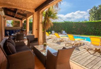 Villa 105m   piscine proche golf has Balcony rooms