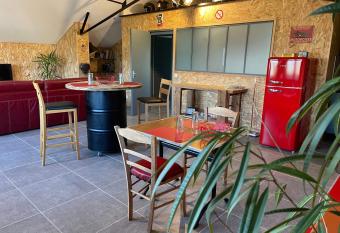 L   chapp  e flamande has Balcony rooms