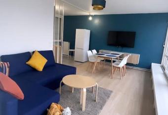 T2 r  nov   avec terrasse proche Paris et Disneyland has Balcony rooms