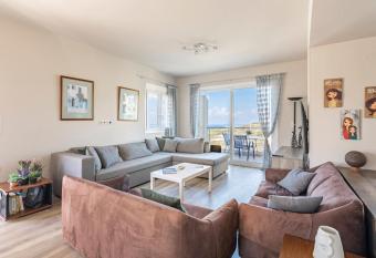 Cosy, Sea View villa   Andreas   close to beach has Balcony rooms