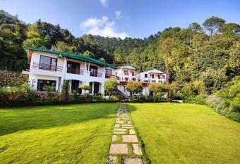 Snow White s Cottage Nainital has Balcony rooms